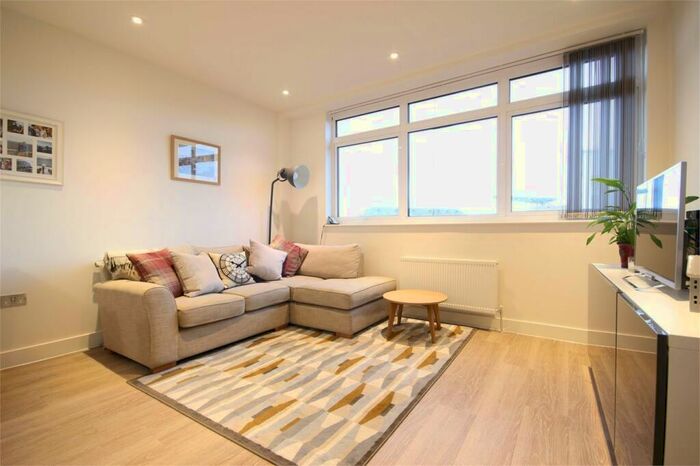 1 Bedroom Apartment To Rent In Ridgmont Road, St Albans, AL1