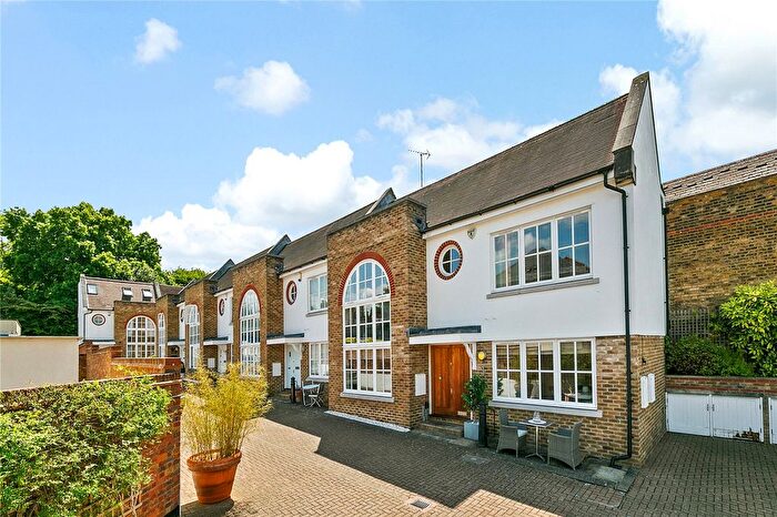 2 Bedroom Detached House For Sale In Abercorn Mews, Richmond, TW10