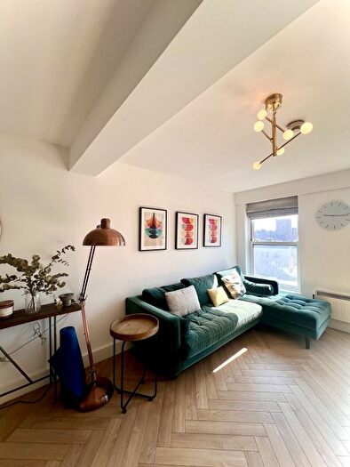 2 Bedroom Flat To Rent In High Road, London, N17