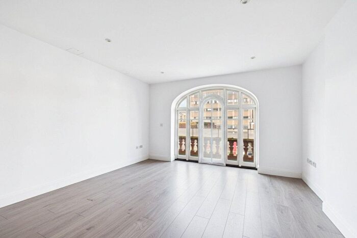 2 Bedroom Flat To Rent In High Street, Maidenhead, Berkshire, SL6