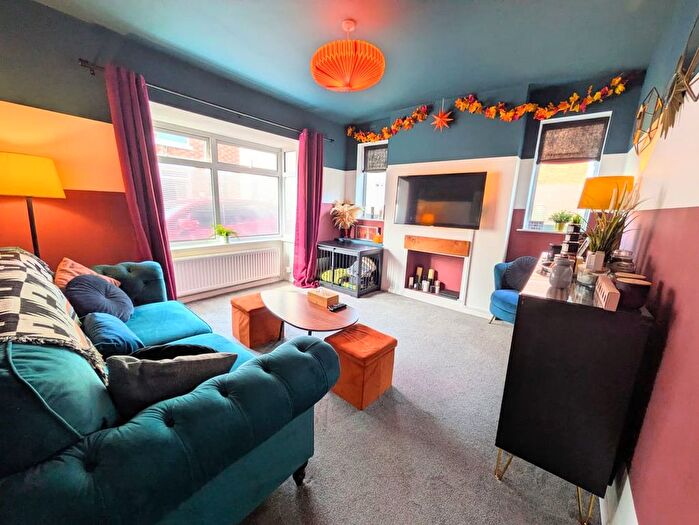 3 Bedroom Semi-Detached House For Sale In Thorntree Lane, Swadlincote, DE11