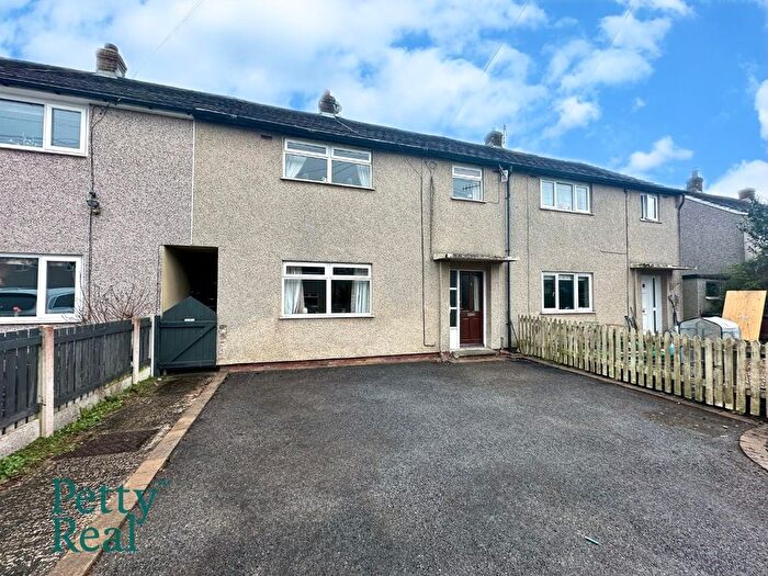 3 Bedroom Terraced House For Sale In Kenilworth Drive, Earby, BB18