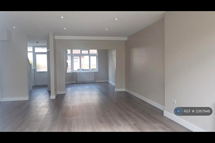 5 Bedroom Terraced House To Rent In Florence Street, London, NW4