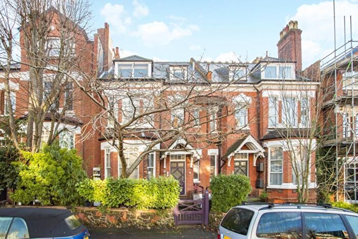 1 Bedroom Flat To Rent In Church Crescent, London, N10