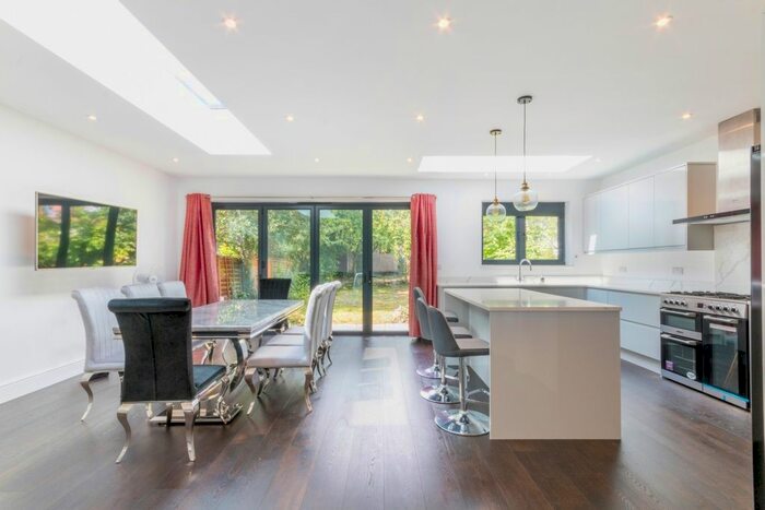 5 Bedroom Semi-Detached House To Rent In Sutherland Grove, Southfields, SW18
