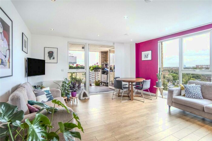 3 Bedroom Apartment To Rent In Bolinder Way, London, E3