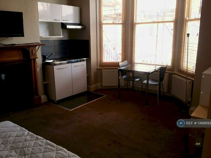 Studio To Rent In Lower Rock Gardens, Brighton, BN2