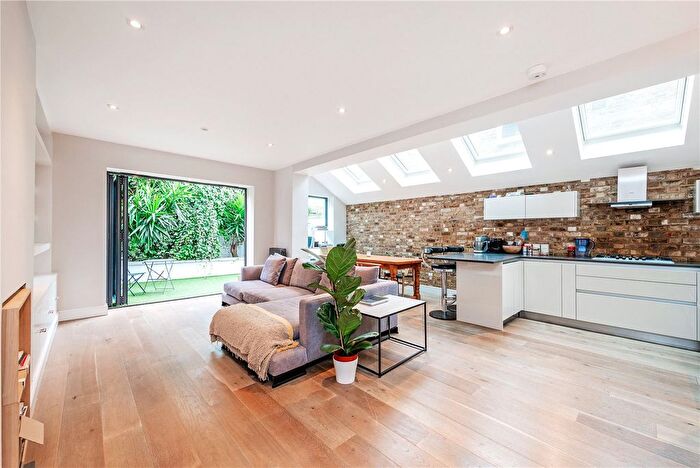 2 Bedroom Flat To Rent In Wandsworth Bridge Road, Fulham, SW6