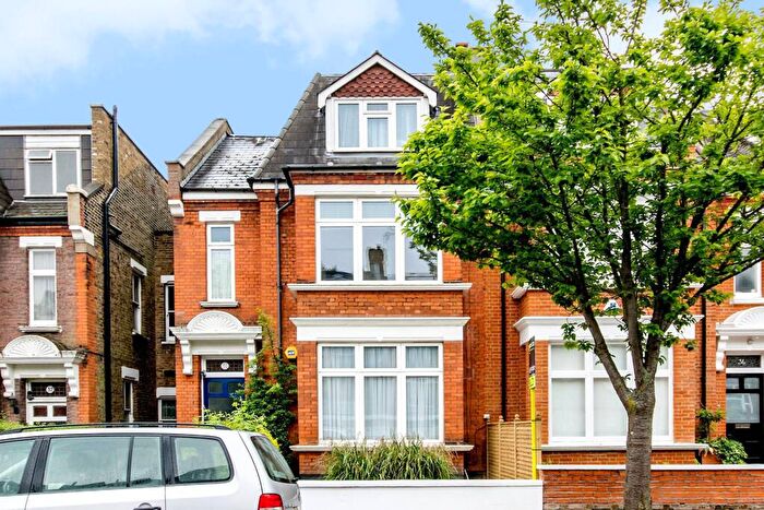 2 Bedroom Flat To Rent In Dyne Road, Kilburn, London, NW6