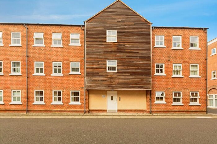 2 Bedroom Apartment For Sale In Pine Street, Aylesbury, HP19
