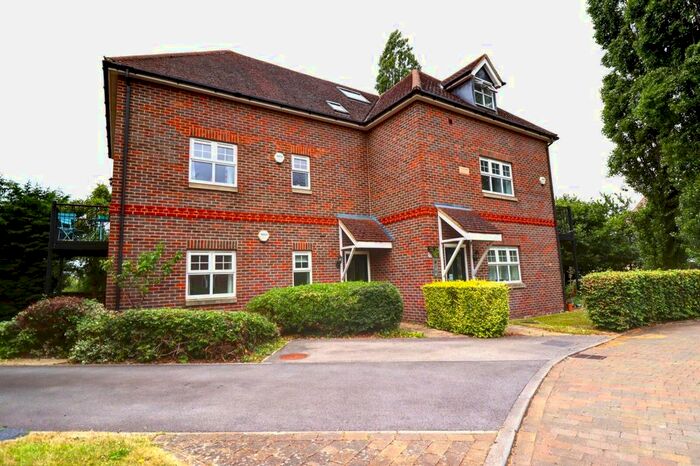 1 Bedroom Flat To Rent In Sheraton House, Chairmakers Close, Princes Risborough, Buckinghamshire, HP27