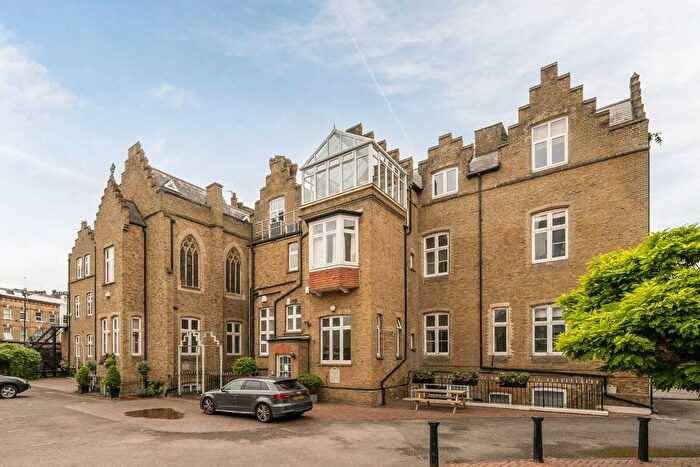 1 Bedroom Flat To Rent In Battersea Park Road, Battersea, London, SW8