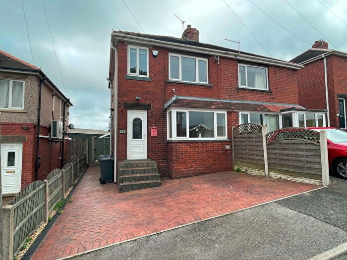 3 Bedroom Semi-Detached House For Sale In Southgate Penistone, S36