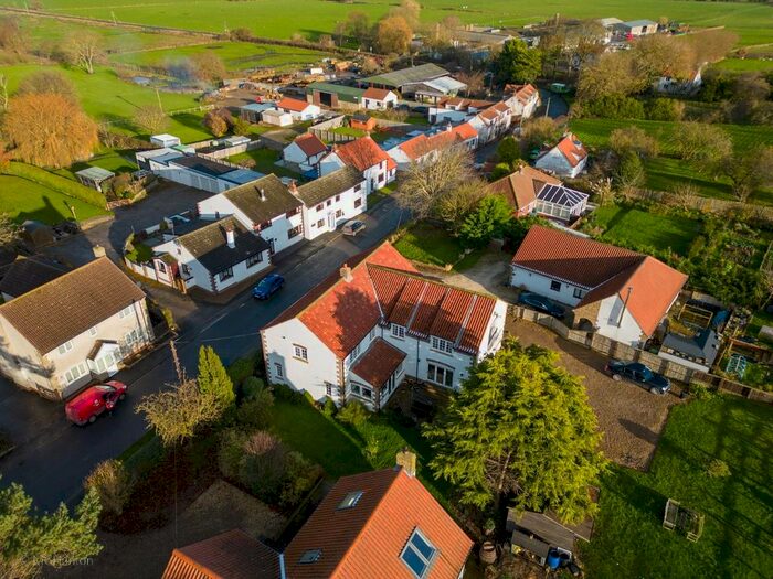 4 Bedroom Detached House For Sale In Hunters Lodge, Folkton, Scarborough, YO11
