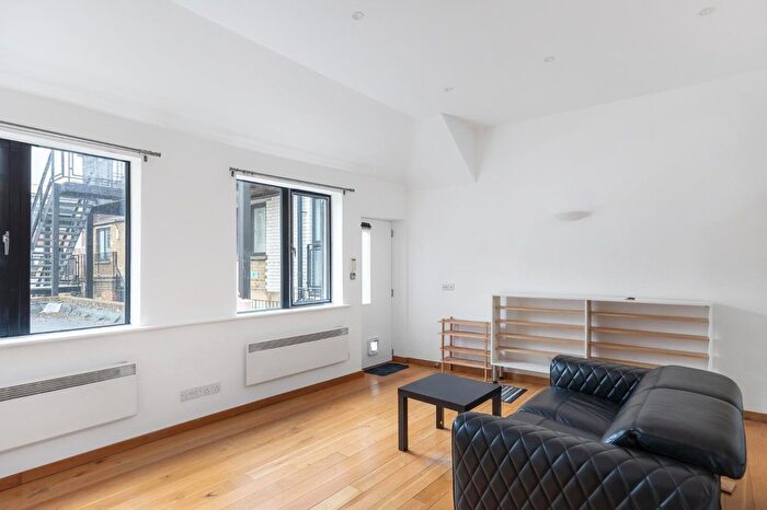 1 Bedroom Flat To Rent In The Pavement, Clapham Common, SW4