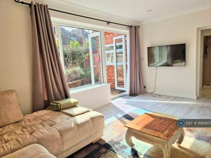 4 Bedroom Semi-Detached House To Rent In Swarthmore Road, Birmingham, B29