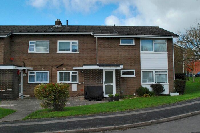 2 Bedroom Flat To Rent In Lymington, Hampshire SO41