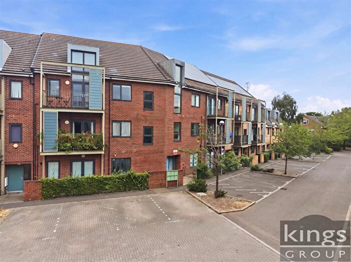 2 Bedroom Flat For Sale In Dairy Close, Enfield, EN3