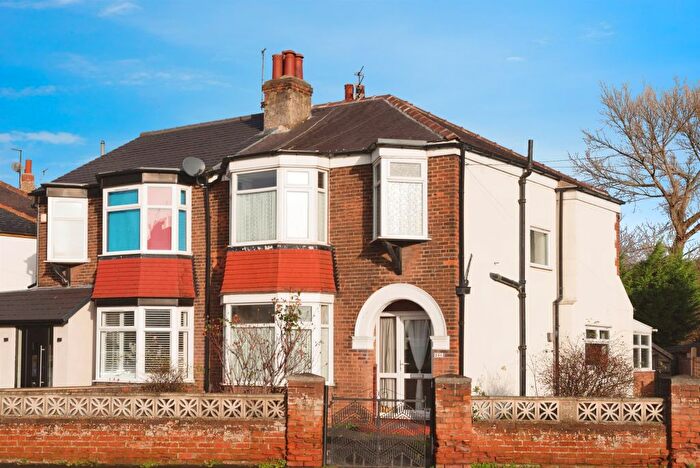 3 Bedroom Semi Detached House For Sale In Kingston Road, Willerby, Hull, HU10