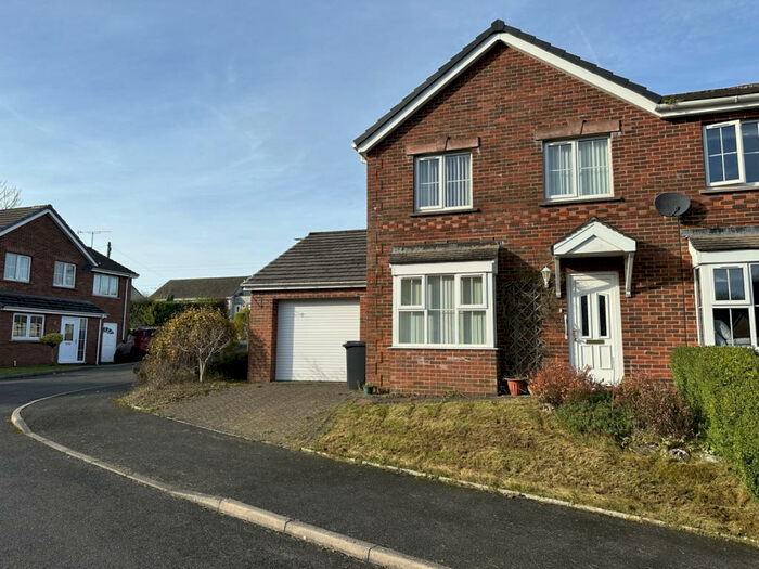3 Bedroom Semi-Detached House For Sale In Pheasants Rise, Rowrah, CA26