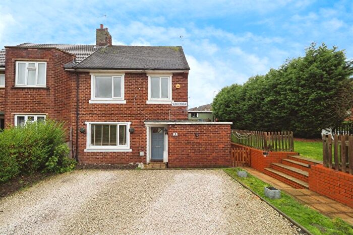 3 Bedroom Semi-Detached House For Sale In Vale Road, Midway, Swadlincote, DE11