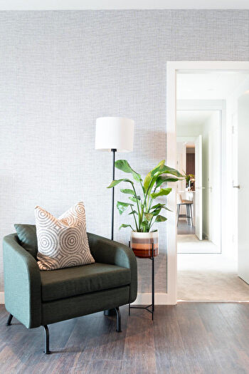 2 Bedroom Apartment To Rent In Nine Elms Lane, London, SW11