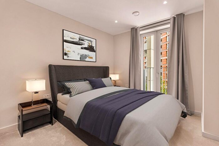 3 Bedroom Apartment To Rent In Nine Elms Lane, London, SW11