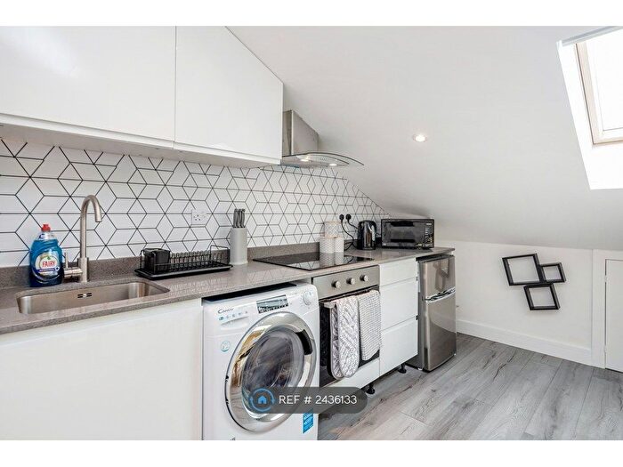 1 Bedroom Flat To Rent In Walker Avenue, Milton Keynes, MK12