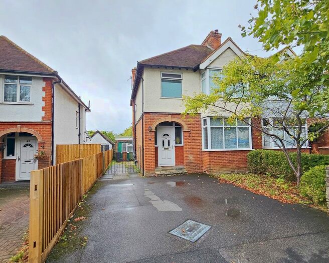 3 Bedroom Semi-Detached House To Rent In Worplesdon Road, Guildford, GU2
