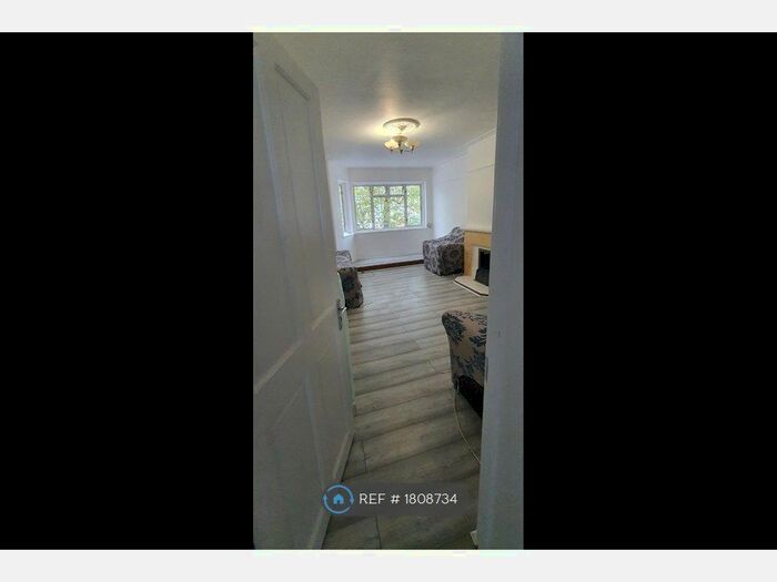 3 Bedroom Flat To Rent In Upper Norwood, London, SE19