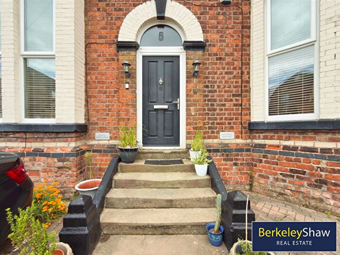 2 Bedroom Flat For Sale In Courtenay Road, Waterloo, Liverpool, L22