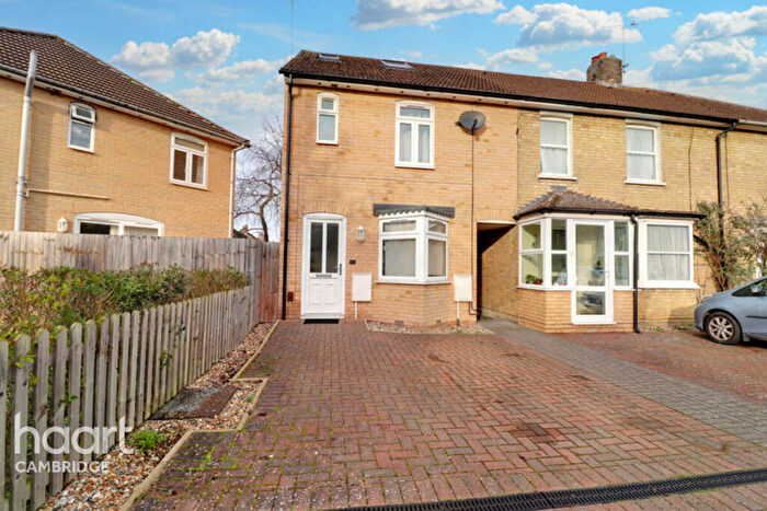 3 Bedroom Semi Detached House For Sale In Ramsden Square, Cambridge, CB4