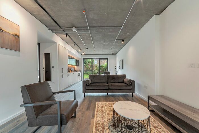 3 Bedroom Flat To Rent In Lawrence Road, London, N15