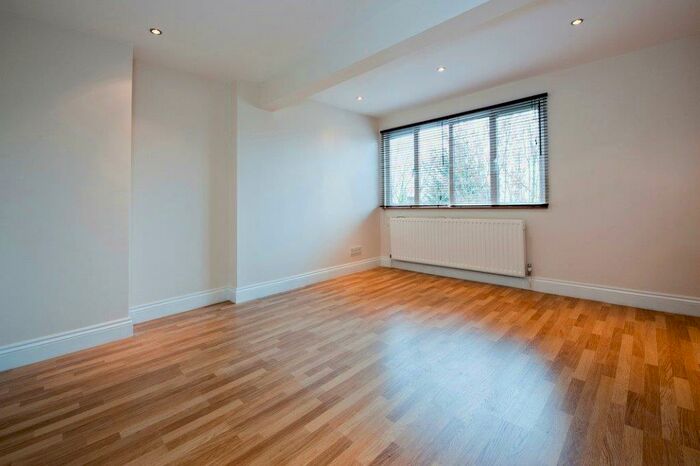 2 Bedroom Flat To Rent In Finchley Road, London, NW11