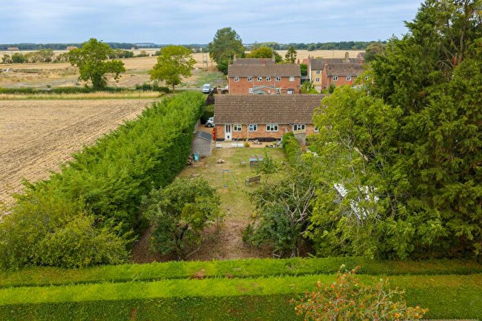 2 Bedroom Semi-Detached Bungalow For Sale In Pingle Bank, Holme, PE7