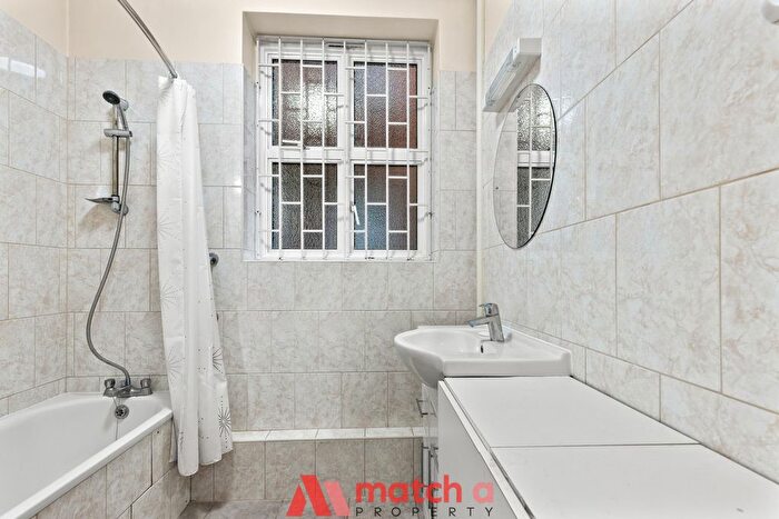 3 Bedroom Flat To Rent In Haven Green Court, Haven Green, London, W5