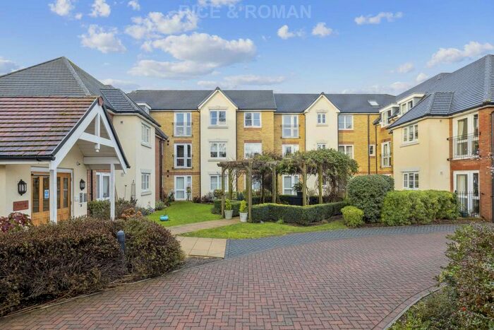 1 Bedroom Flat For Sale In Emmeline Lodge, Leatherhead, KT22