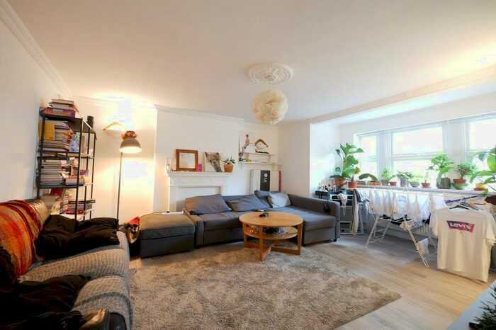 3 Bedroom Ground Flat To Rent In Queens Drive, Finsbury Park, N4