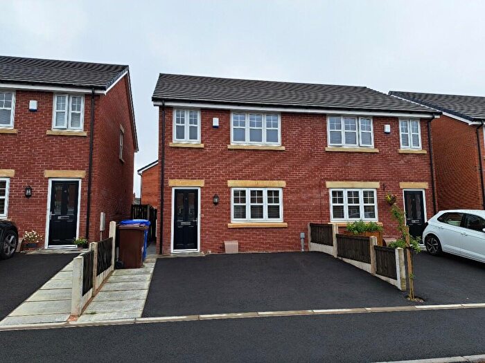 3 Bedroom Semi-Detached House To Rent In Willow Close, Chorley, Lancashire, PR6