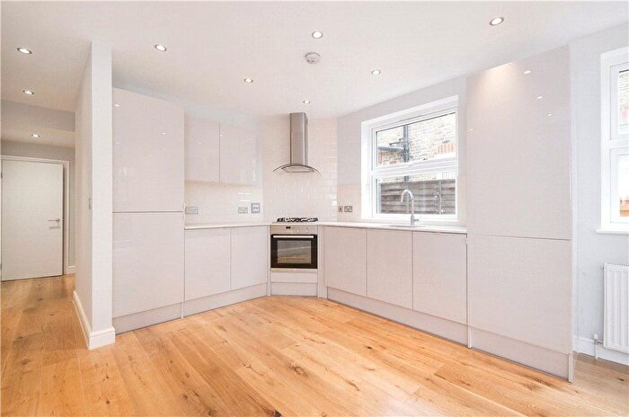2 Bedroom Flat To Rent In Ormiston Grove, London, W12
