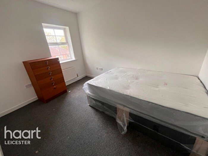 5 Bedroom Semi-Detached House To Rent In Englewood Close, Leicester, LE4