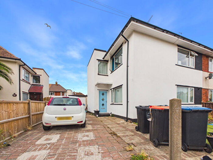 3 Bedroom Semi-Detached House For Sale In Newington, CT12