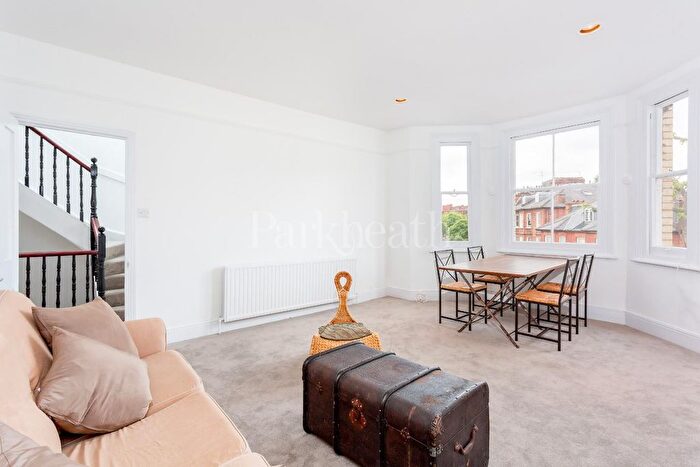 3 Bedroom Flat To Rent In Crossfield Road, London, NW3