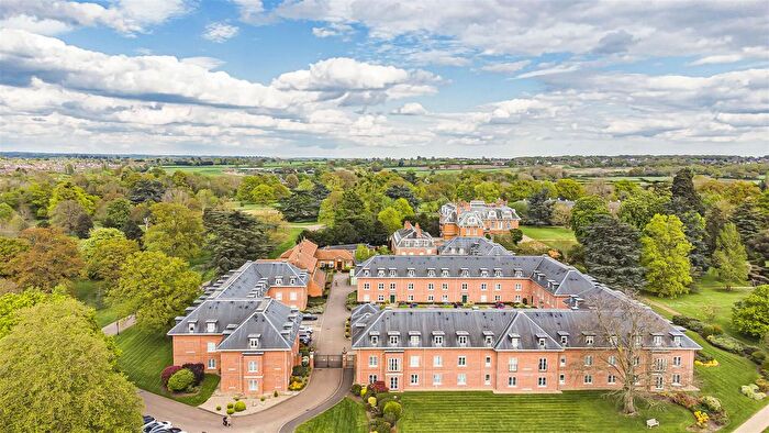 1 Bedroom Flat For Sale In Henmarsh Court, Balls Park, Hertford, SG13