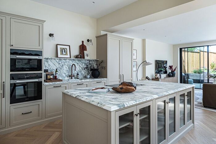 3 Bedroom Flat For Sale In Okehampton Road, London, NW10