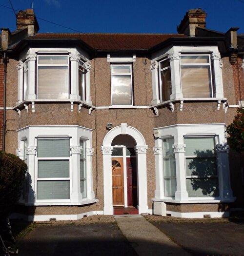 2 Bedroom Flat To Rent In Kingswood Road Ilford Essex, IG3