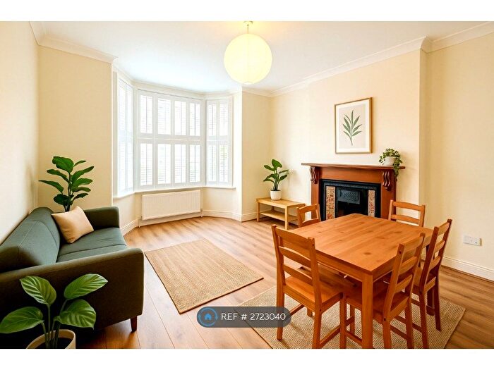 2 Bedroom Flat To Rent In Gleneagle Road, London, SW16