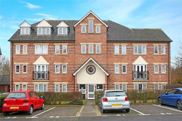 2 Bedroom Flat To Rent In Victory Road, Wanstead, London, E11