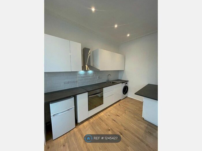 1 Bedroom Flat To Rent In First Floor Mornington Terrace, London, NW1