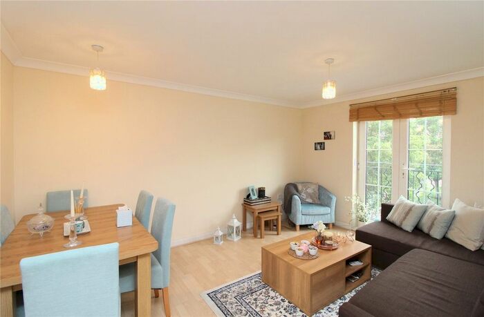 2 Bedroom Flat To Rent In Shillingford Close, Mill Hill, NW7
